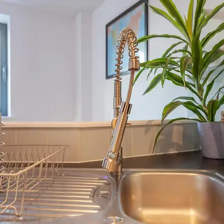 Pass The Keys Centre Retreat Close To Christmas Markets * ليدز