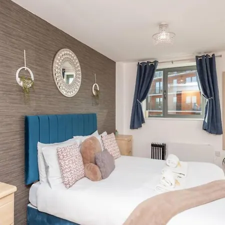 Pass The Keys Centre Retreat Close To Christmas Markets * ليدز