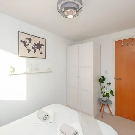Pass The Keys Centre Retreat Close To Christmas Markets *