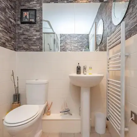Pass The Keys Centre Retreat Close To Christmas Markets *