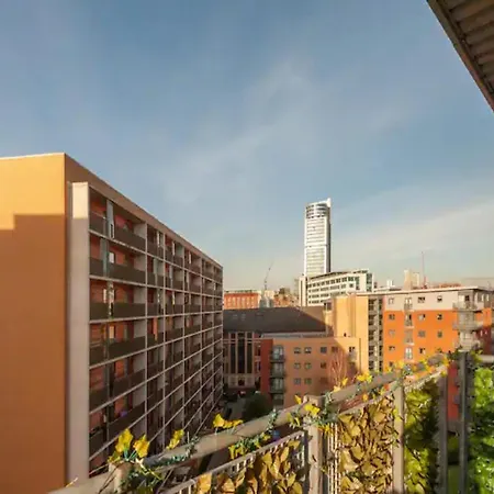 Pass The Keys Centre Retreat Close To Christmas Markets * ليدز