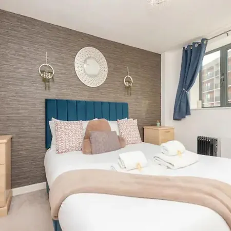 Pass The Keys Centre Retreat Close To Christmas Markets *