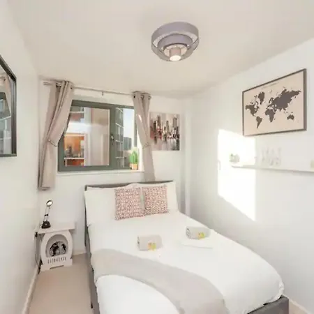 Pass The Keys Centre Retreat Close To Christmas Markets * ليدز