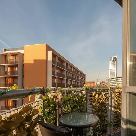 Pass The Keys Centre Retreat Close To Christmas Markets * ليدز