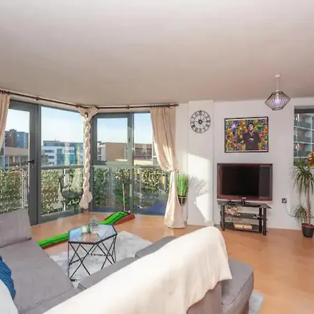 Pass The Keys Centre Retreat Close To Christmas Markets * ليدز